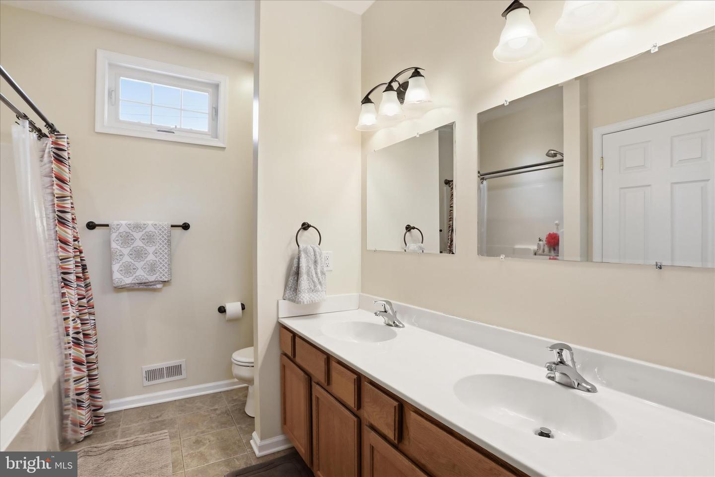 297 Euclid Ave Property Photo 18