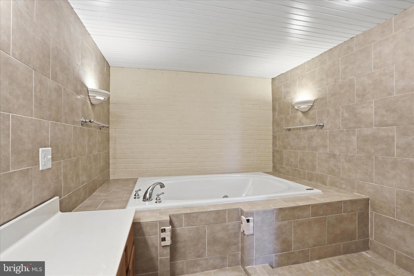 297 Euclid Ave Property Photo 44