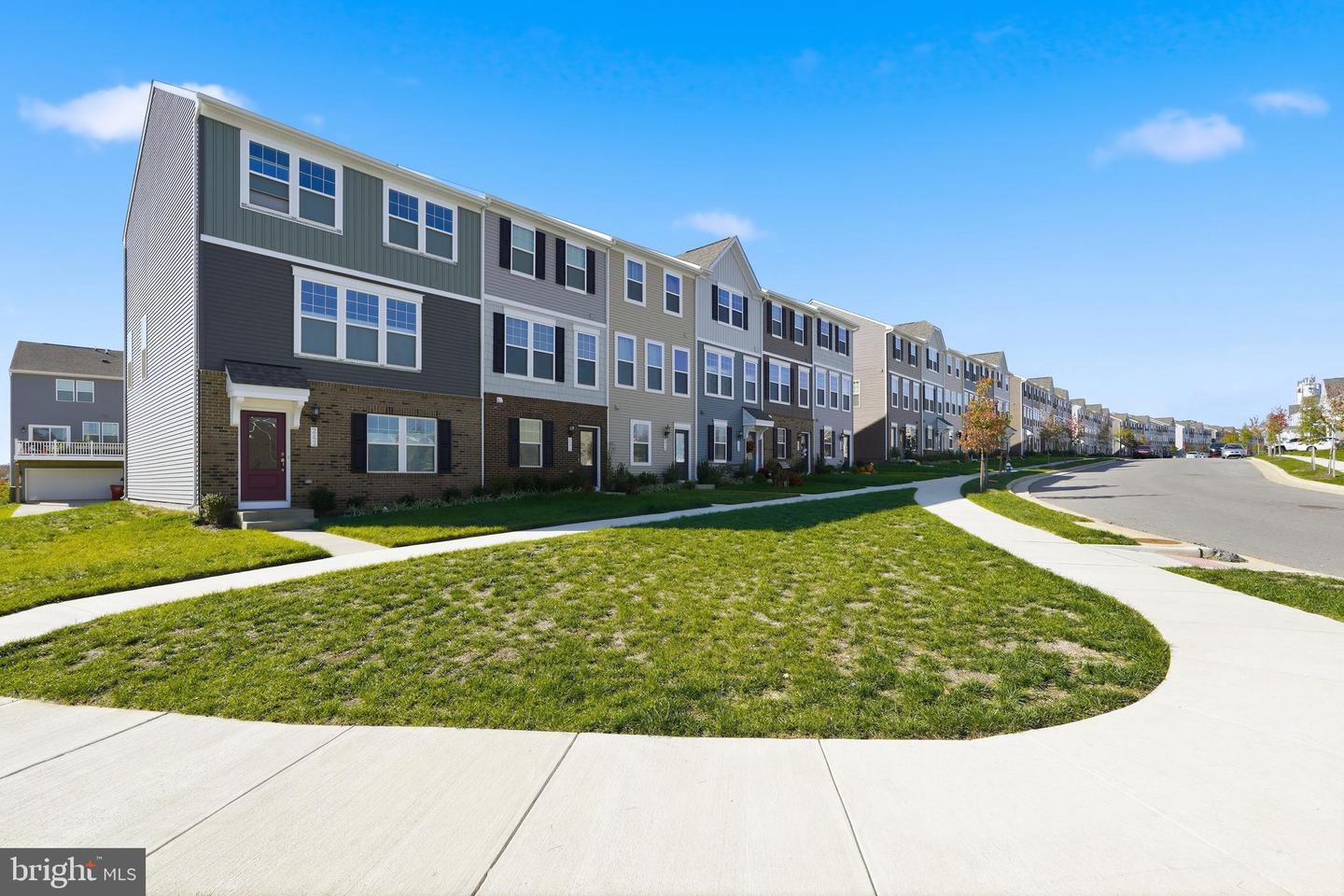15 United Mews #[538] Property Photo 4
