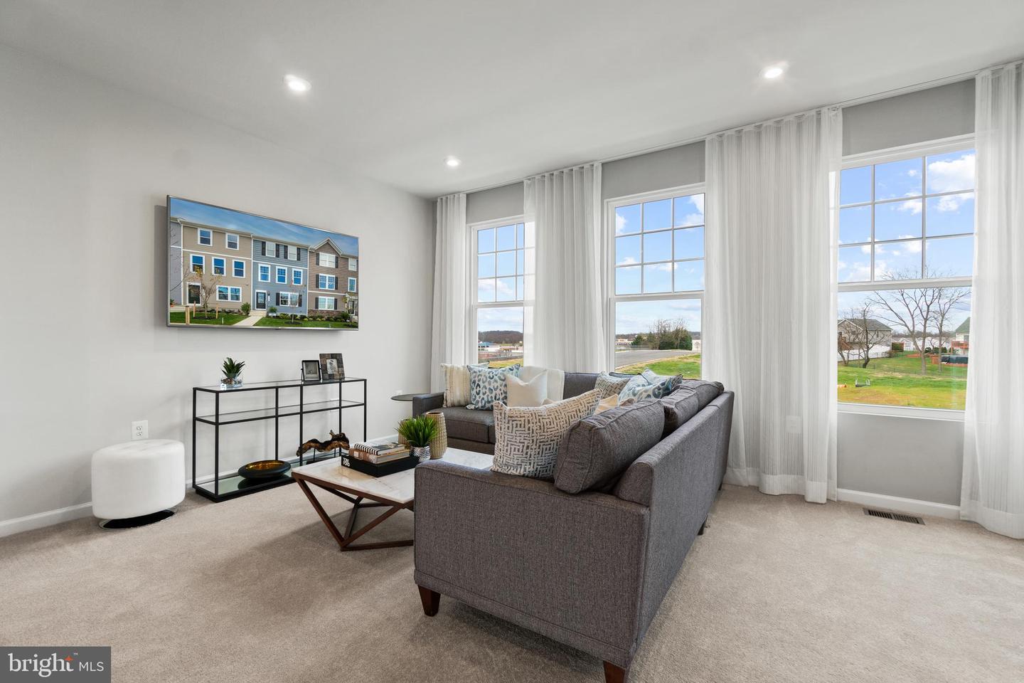 15 United Mews #[538] Property Photo 9