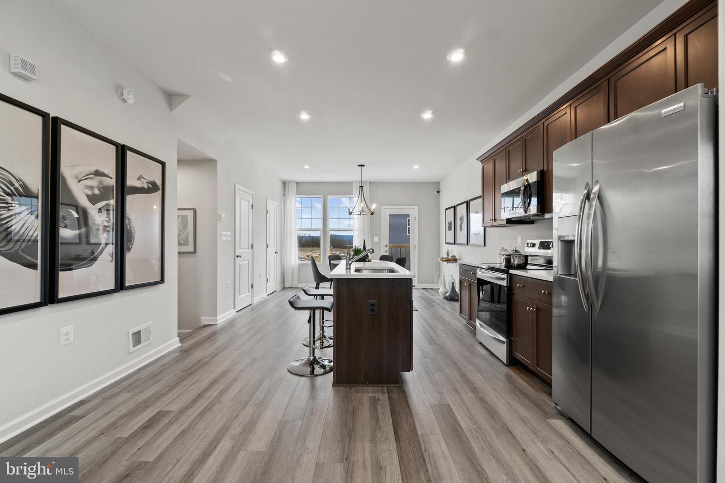 15 United Mews #[538] Property Photo 10