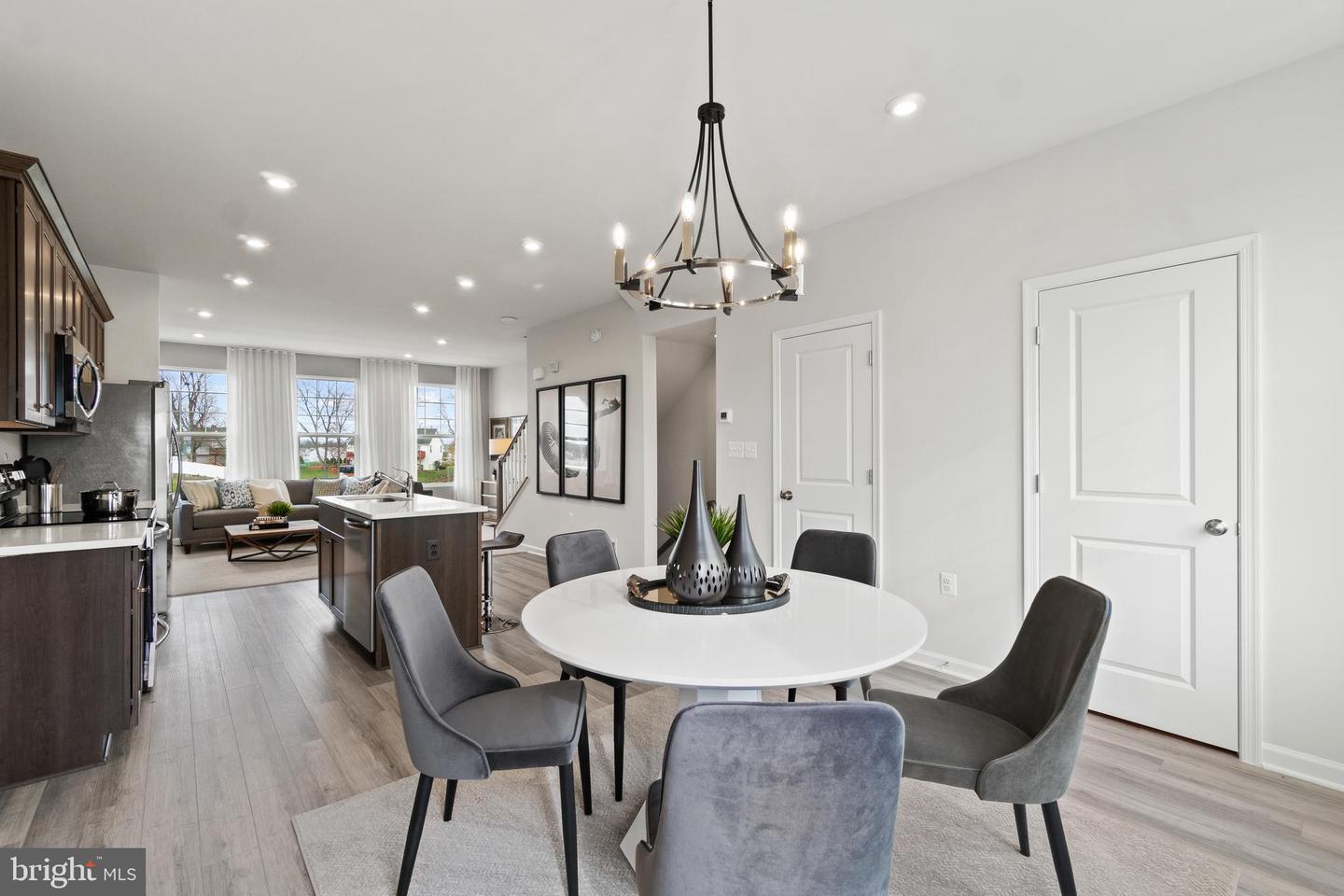 15 United Mews #[538] Property Photo 11