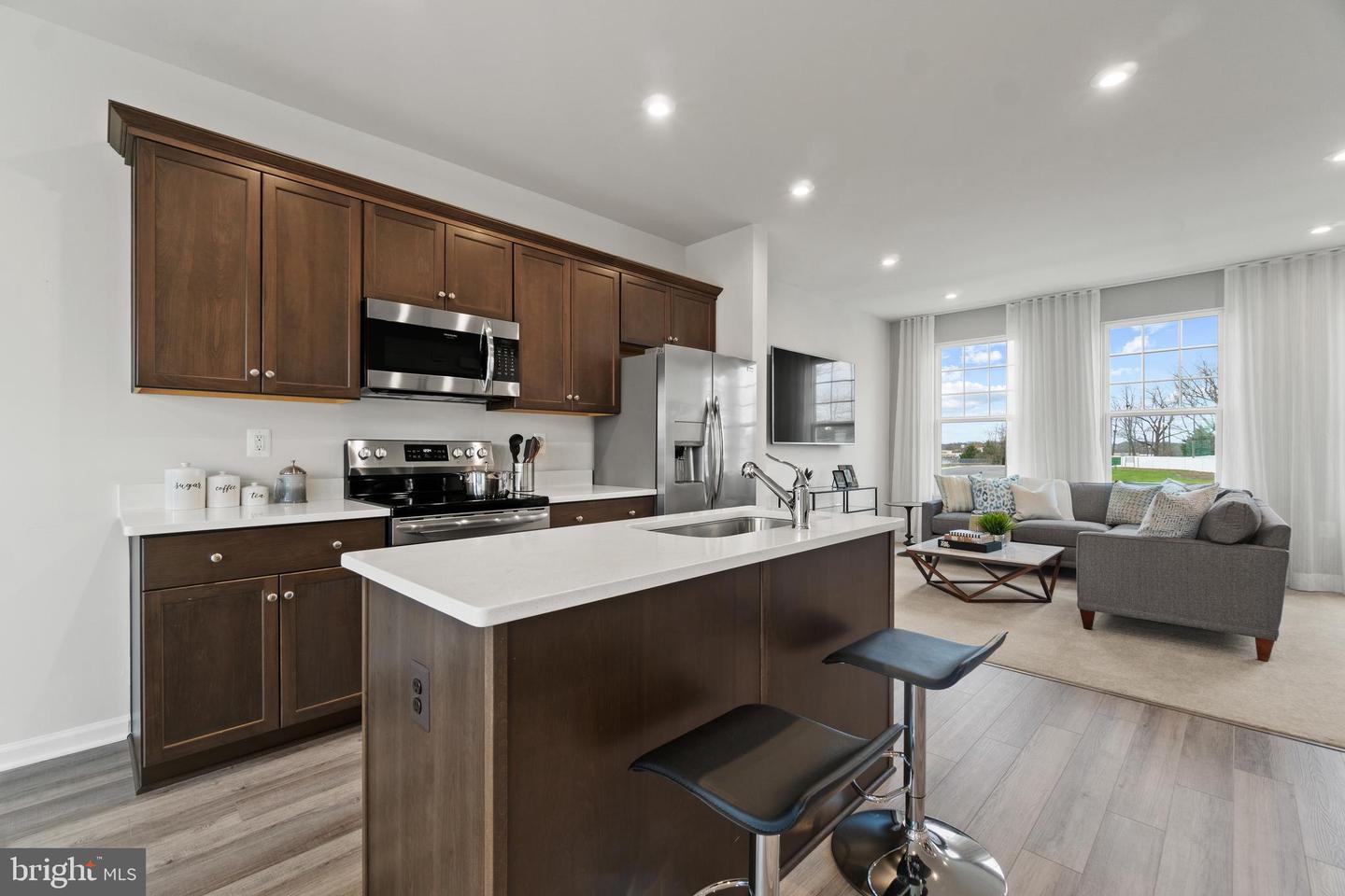15 United Mews #[538] Property Photo 15