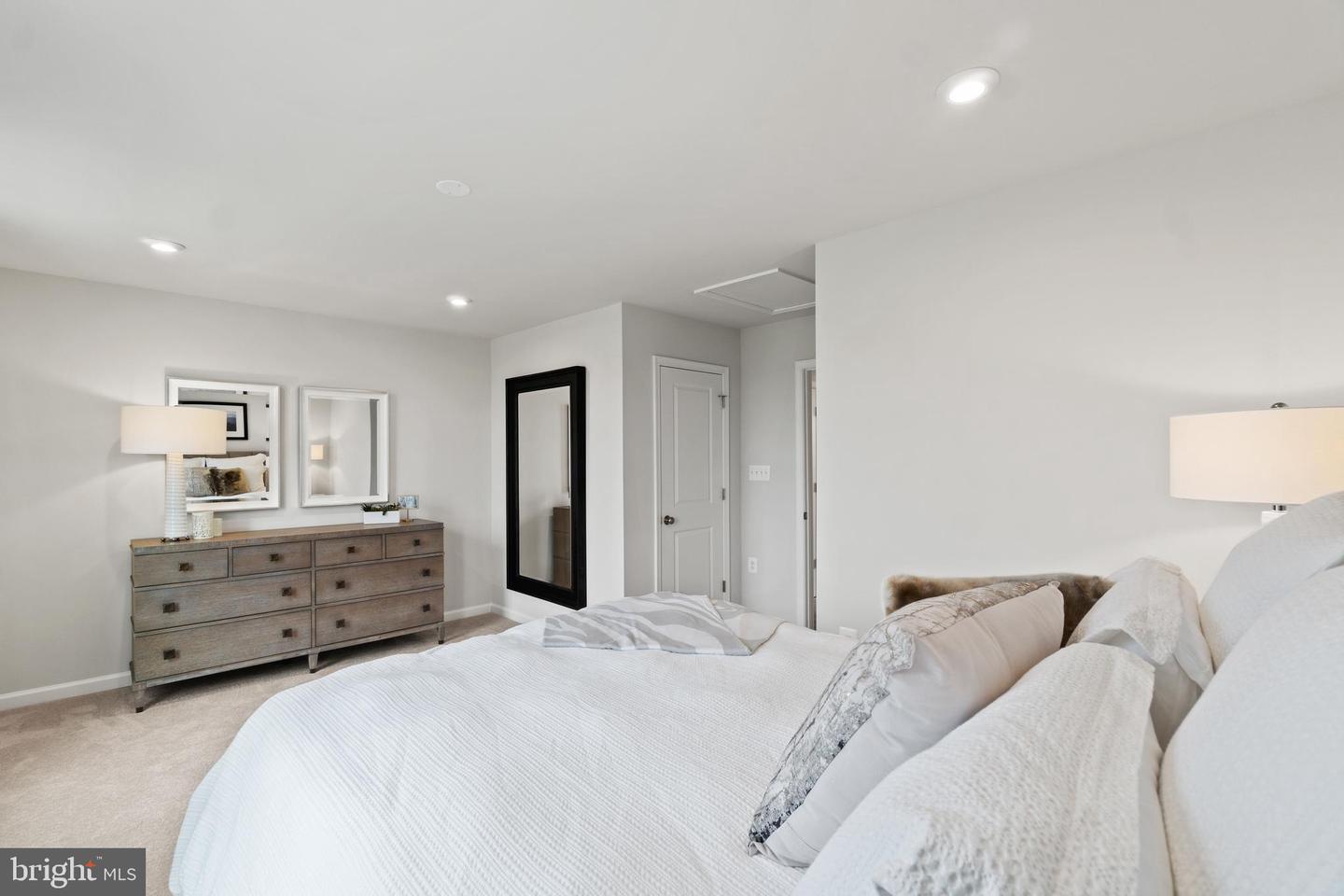 15 United Mews #[538] Property Photo 18