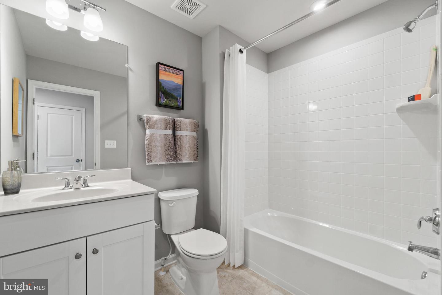 15 United Mews #[538] Property Photo 20