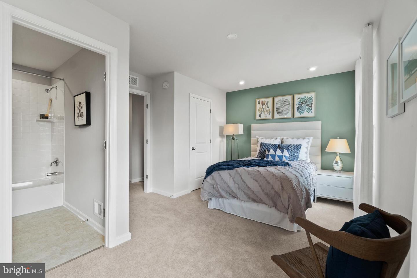 15 United Mews #[538] Property Photo 22