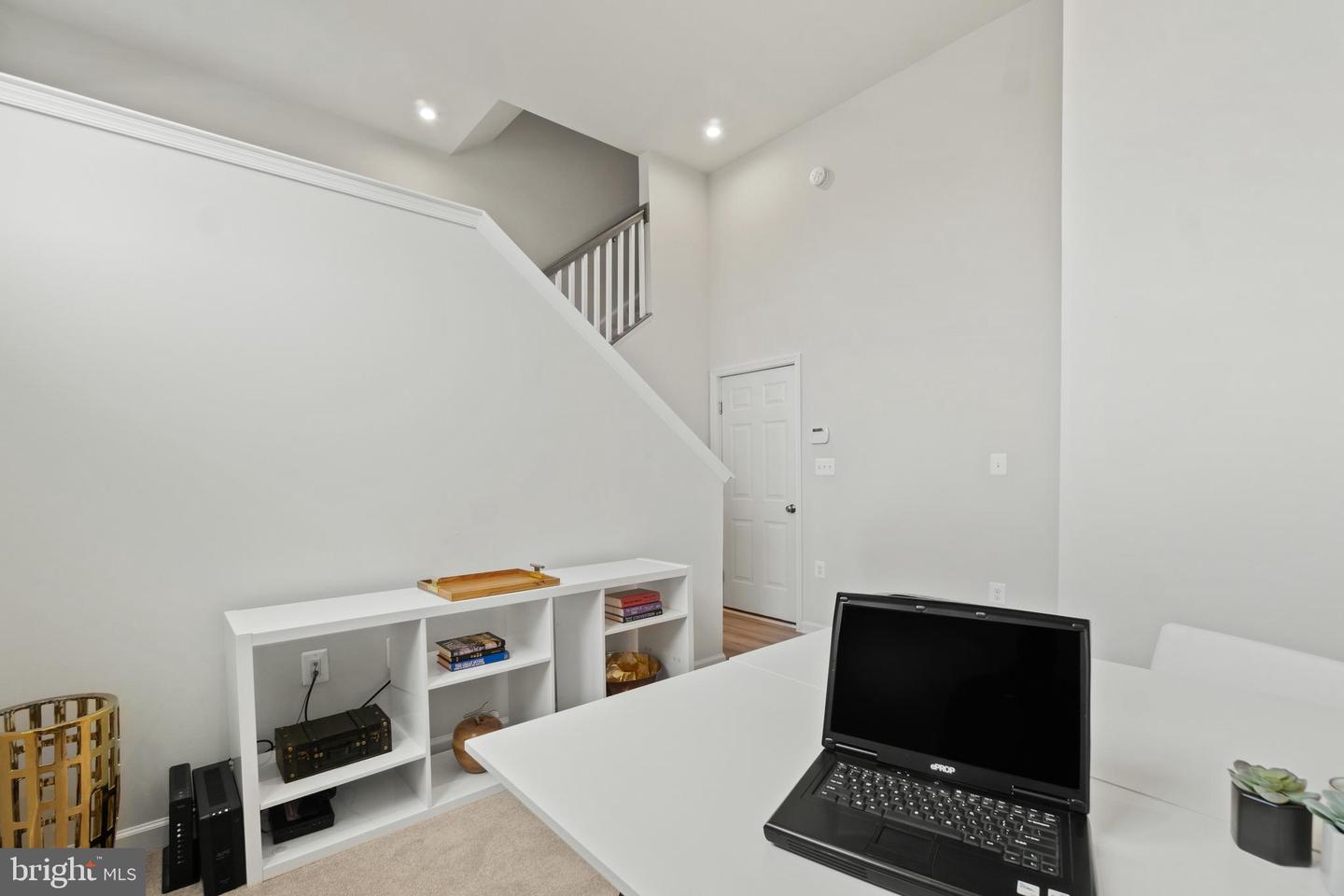 15 United Mews #[538] Property Photo 24