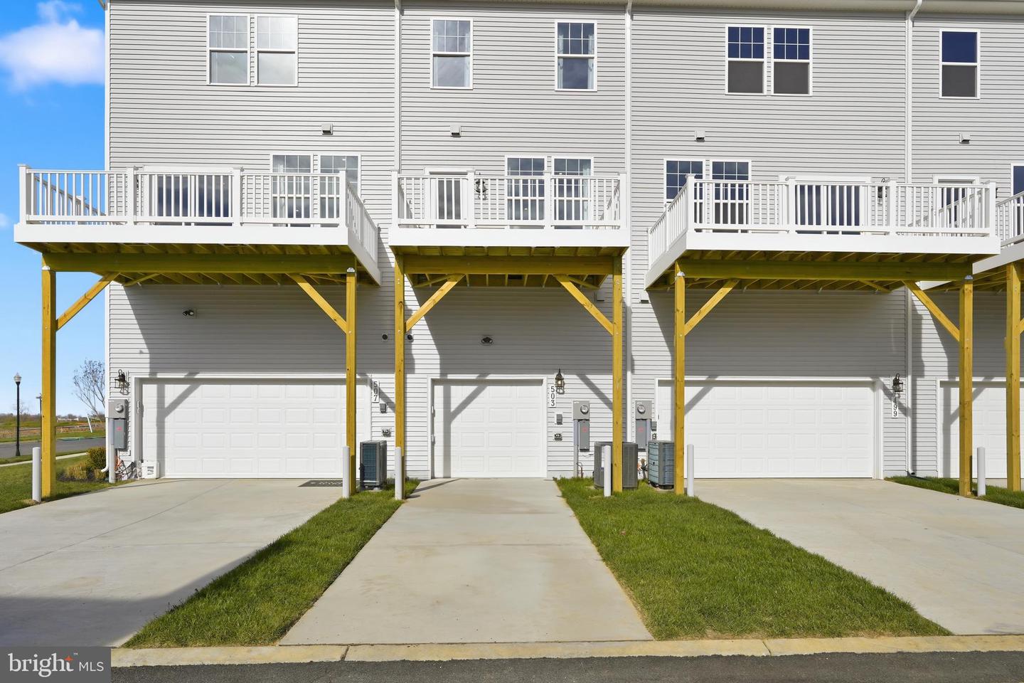 15 United Mews #[538] Property Photo 50