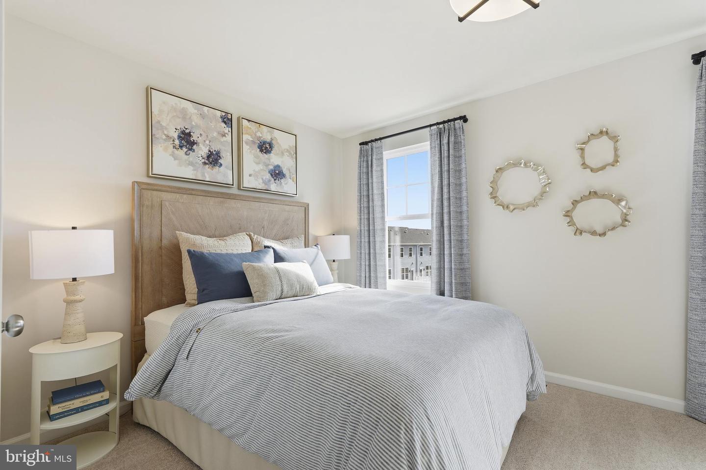 15 United Mews #[538] Property Photo 51
