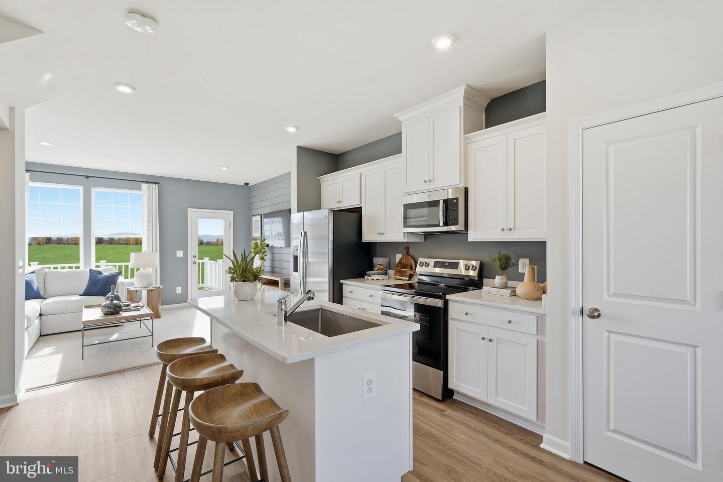 15 United Mews #[538] Property Photo 63
