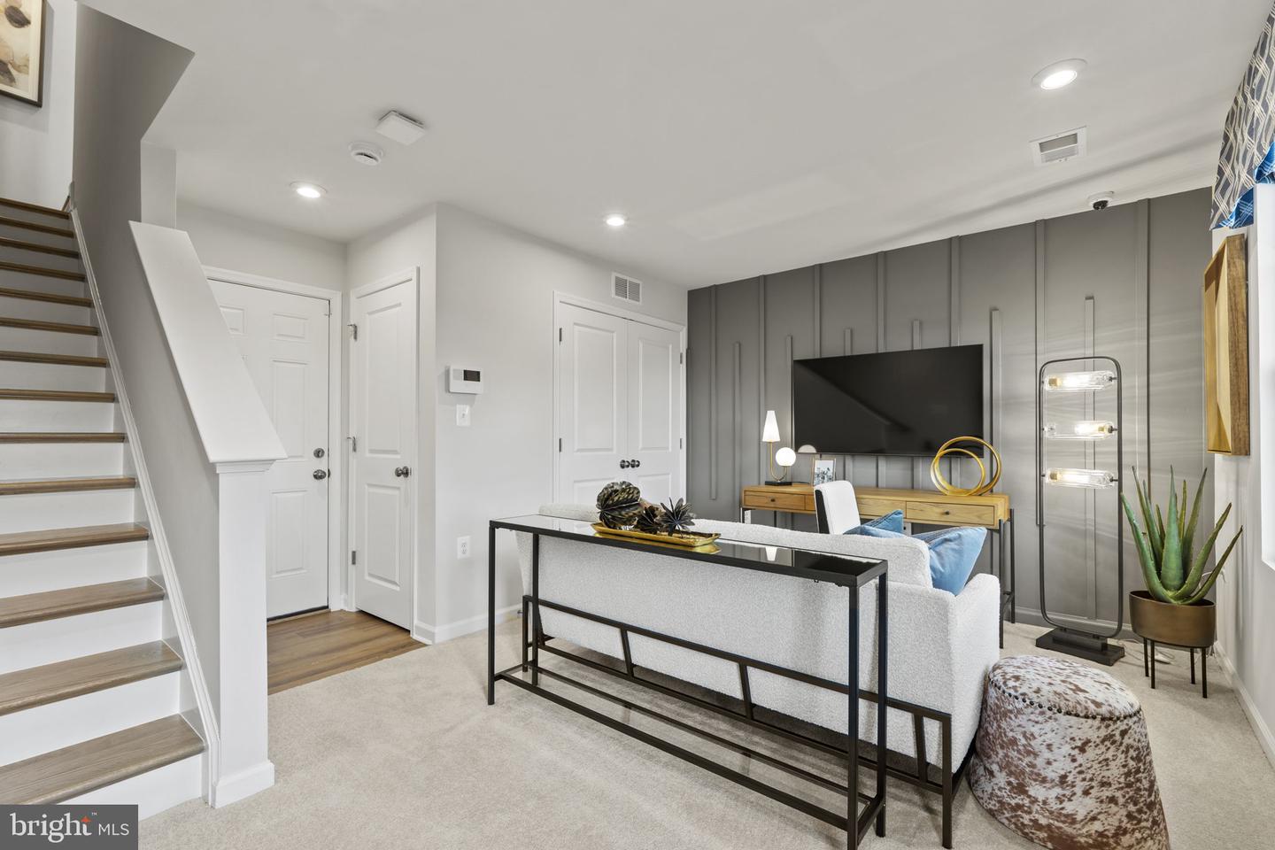 15 United Mews #[538] Property Photo 79