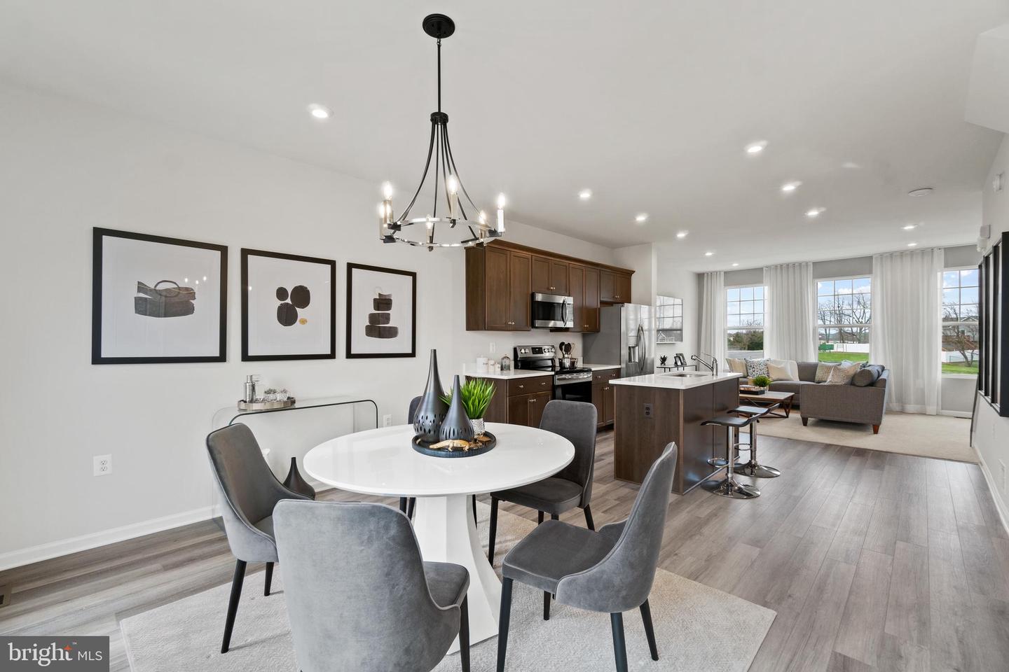19 United Mews #[539] Property Photo 12