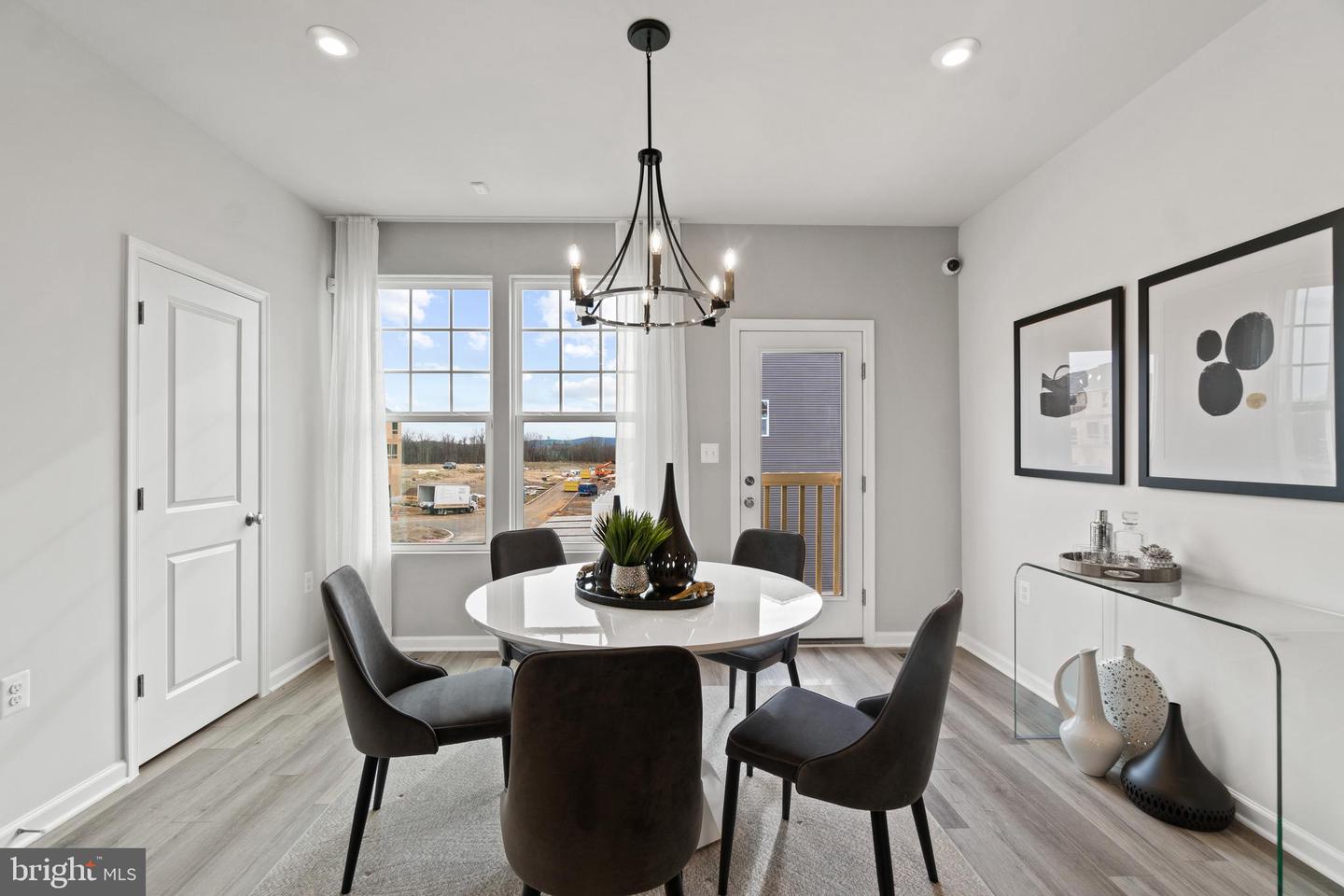 19 United Mews #[539] Property Photo 13