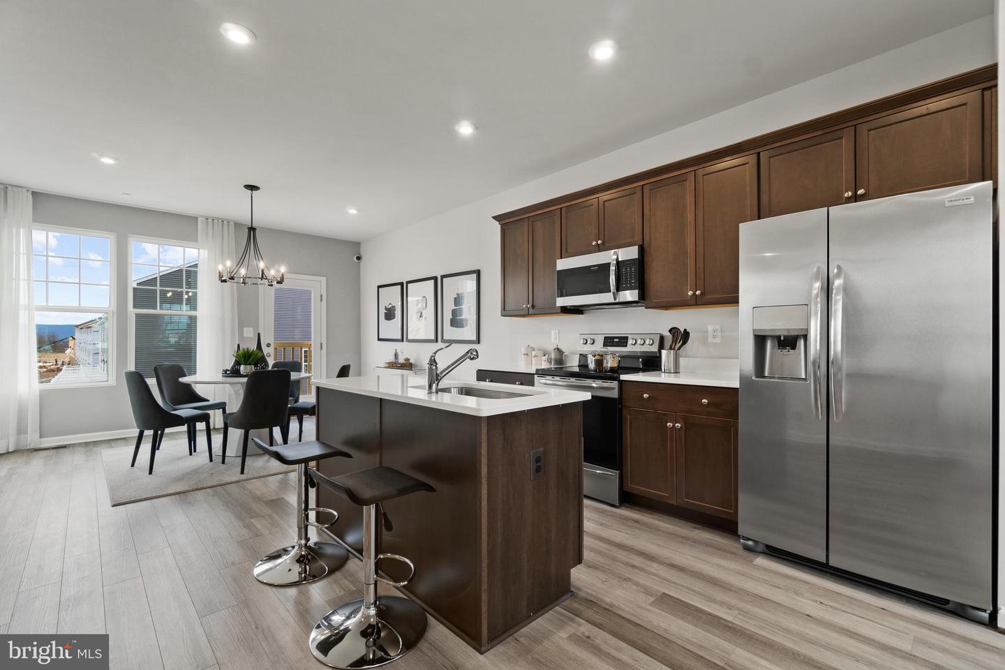 19 United Mews #[539] Property Photo 14