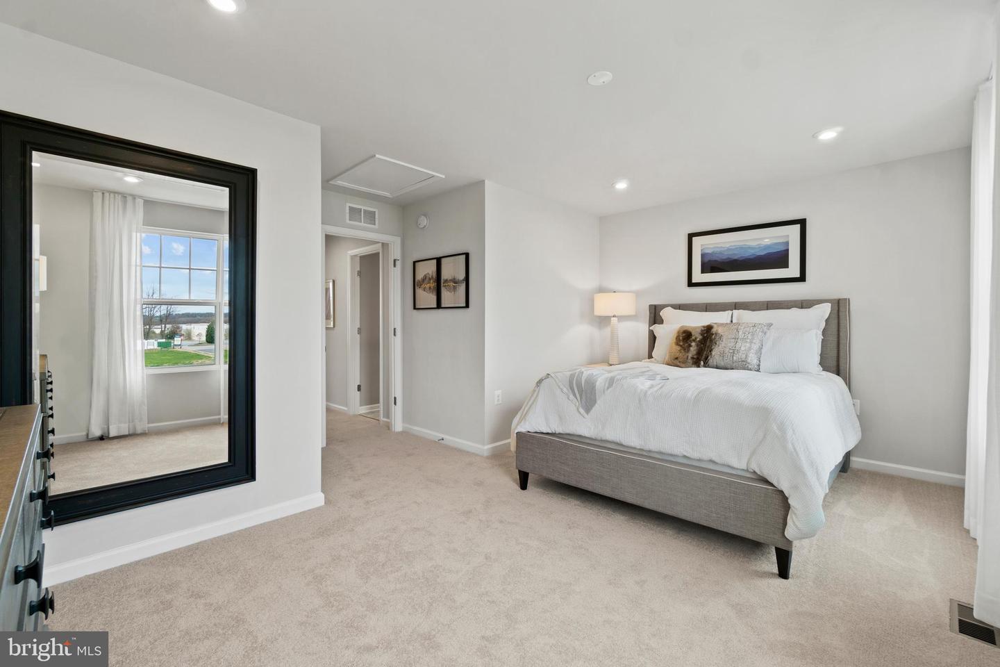 19 United Mews #[539] Property Photo 17