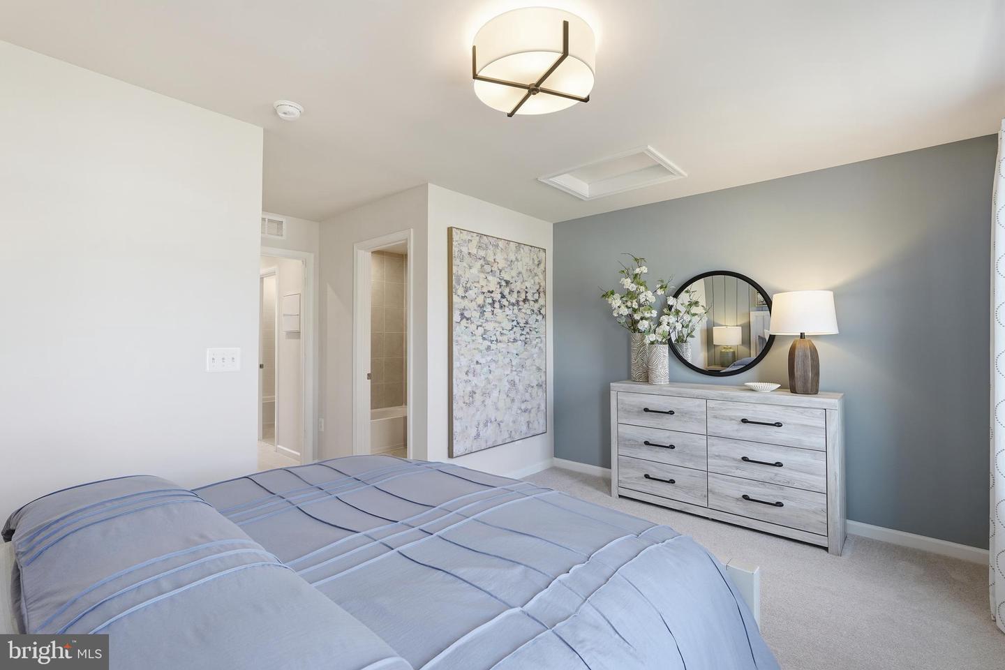 19 United Mews #[539] Property Photo 70