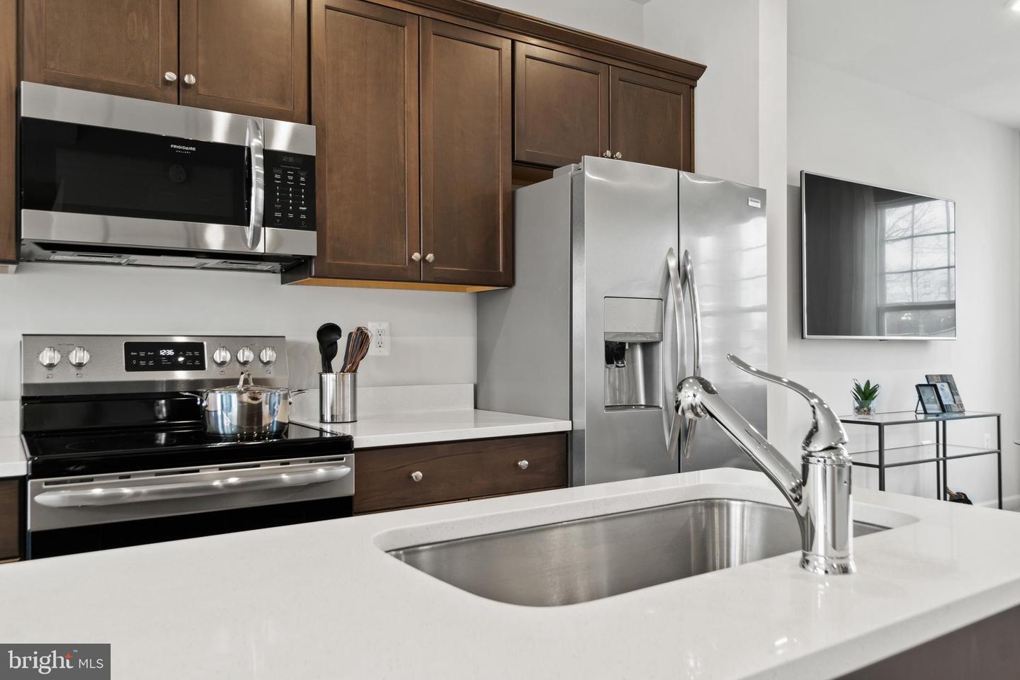 35 United Mews #[543] Property Photo 16