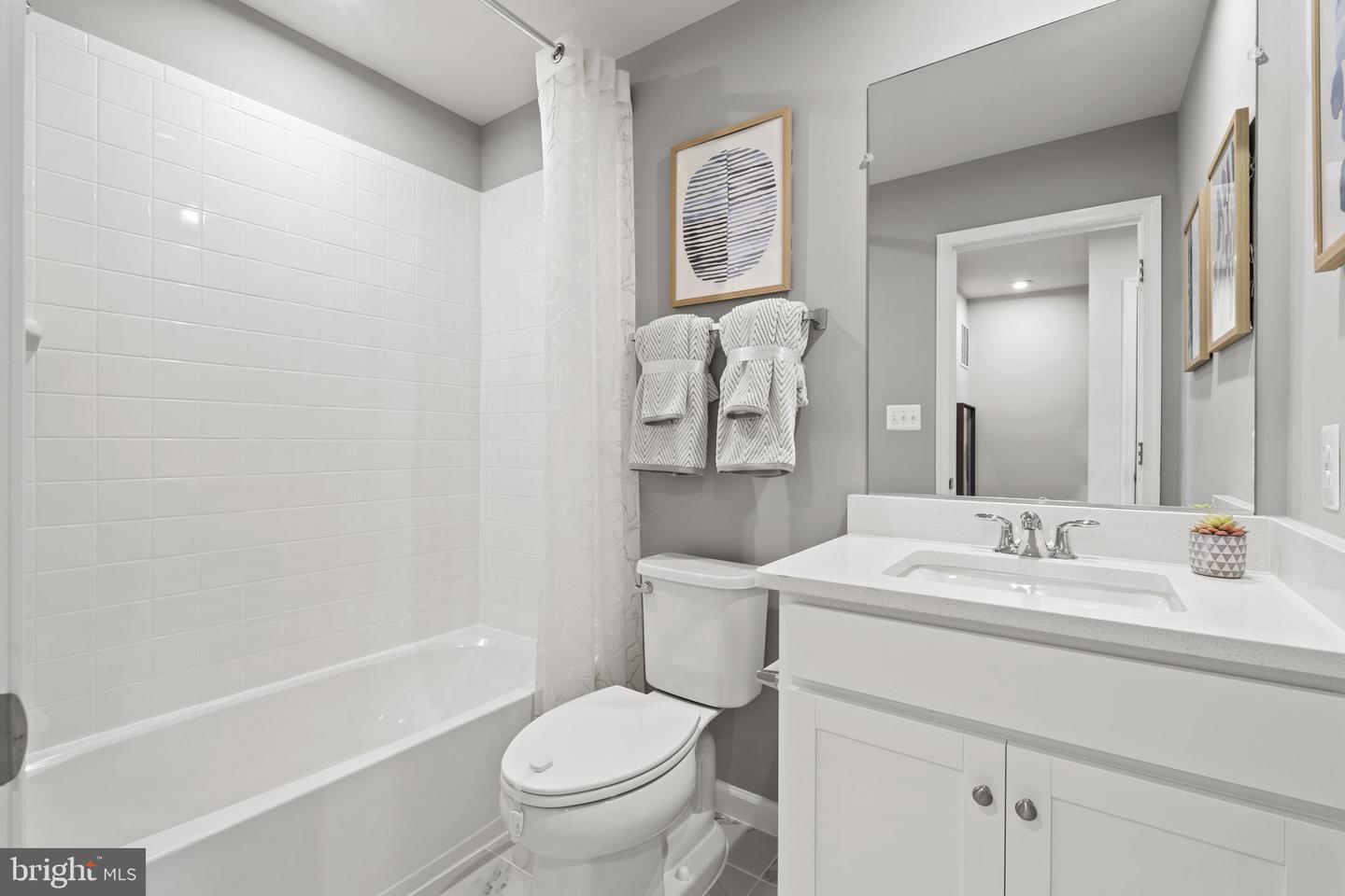 26 Harrison Aly #[582] Property Photo 20