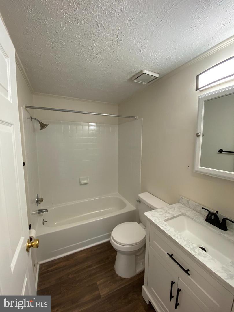 1005 Lower Clubhouse Dr #1 Property Photo 6