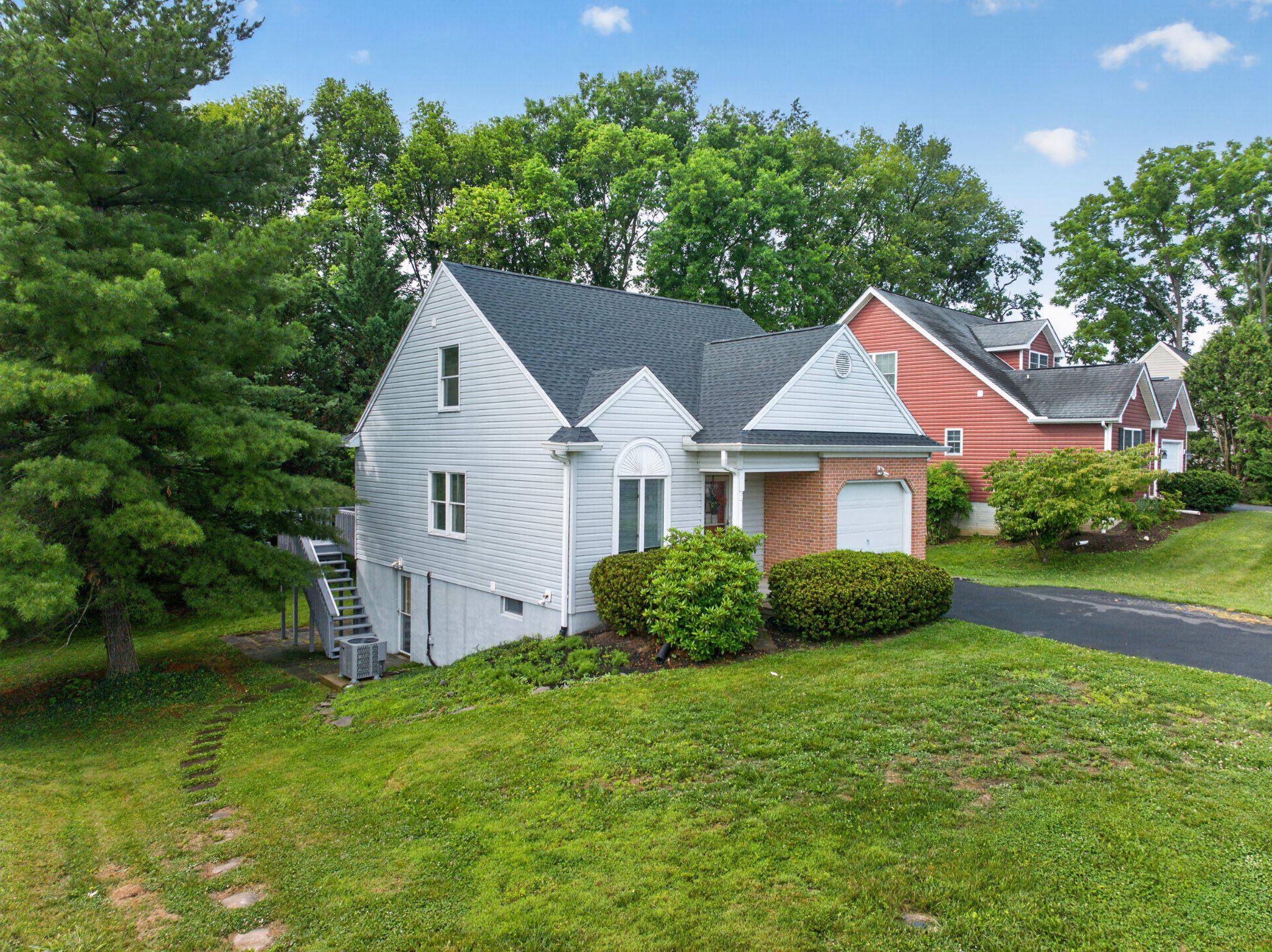 122 Hensel Dr Property Photo 1