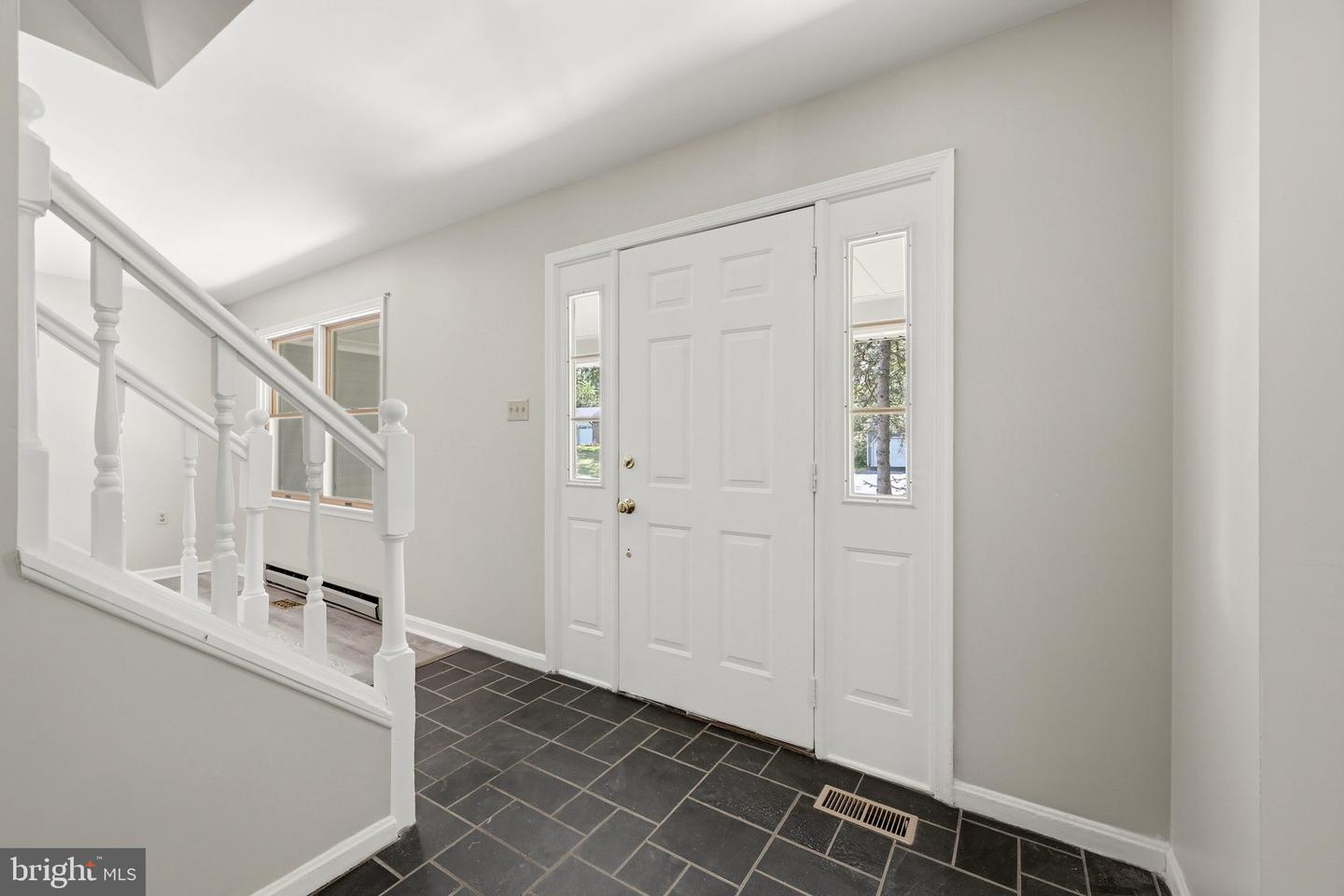 105 Fenway Dr Property Photo 6
