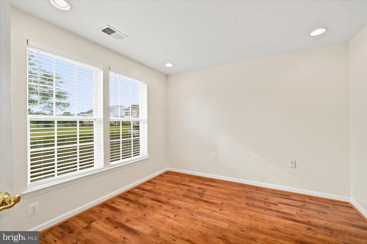 18 Davis St Property Photo 8