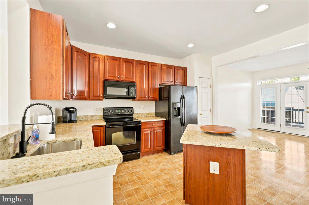 18 Davis St Property Photo 16