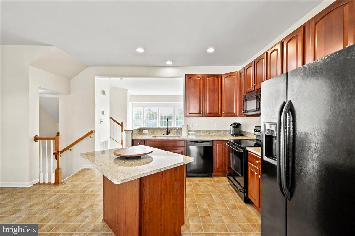 18 Davis St Property Photo 17