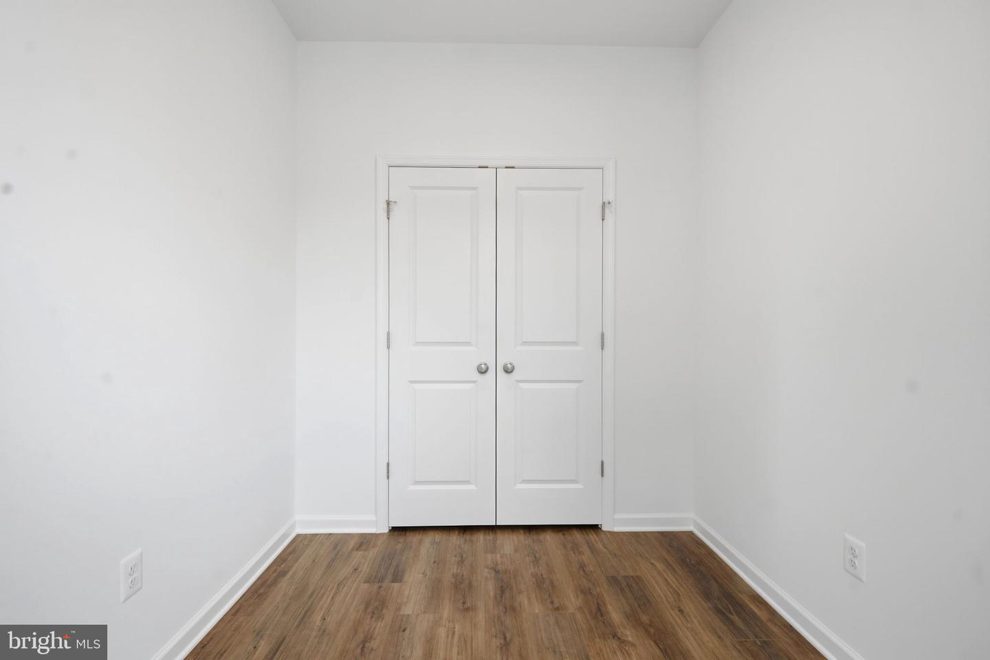 689 Lord Fairfax St Property Photo 13