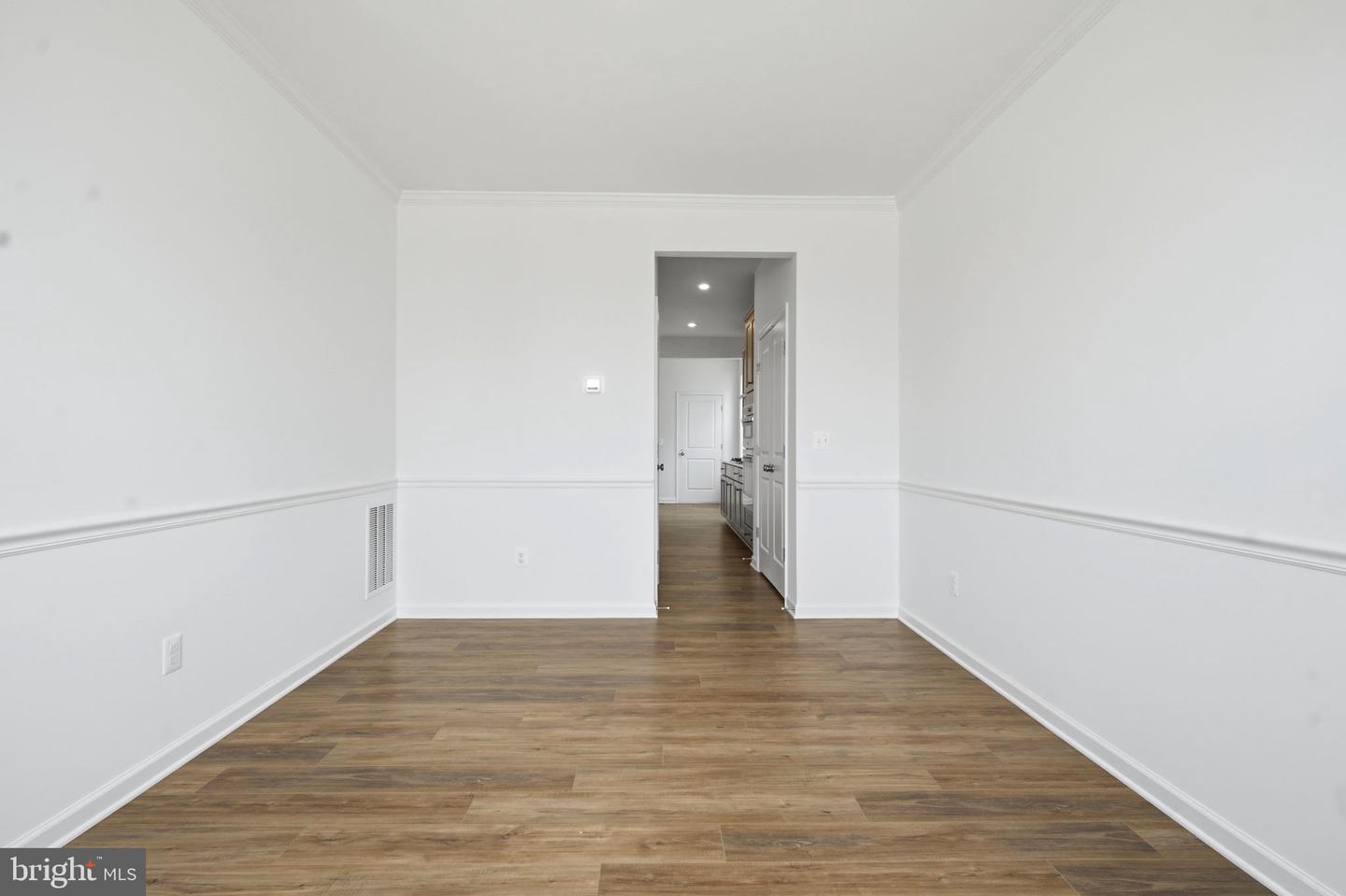 689 Lord Fairfax St Property Photo 14