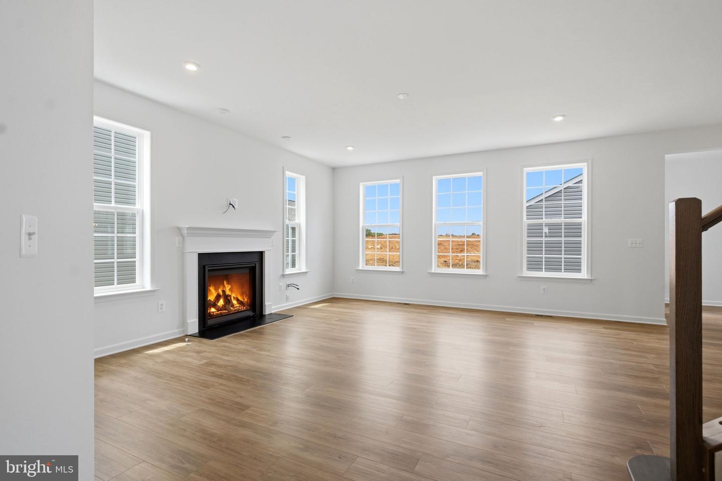 689 Lord Fairfax St Property Photo 16