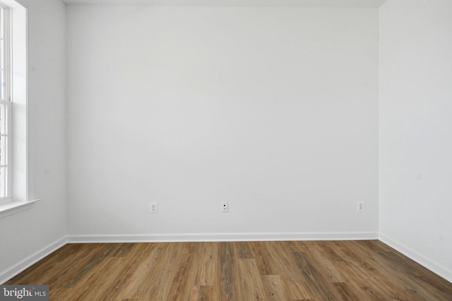 689 Lord Fairfax St Property Photo 17