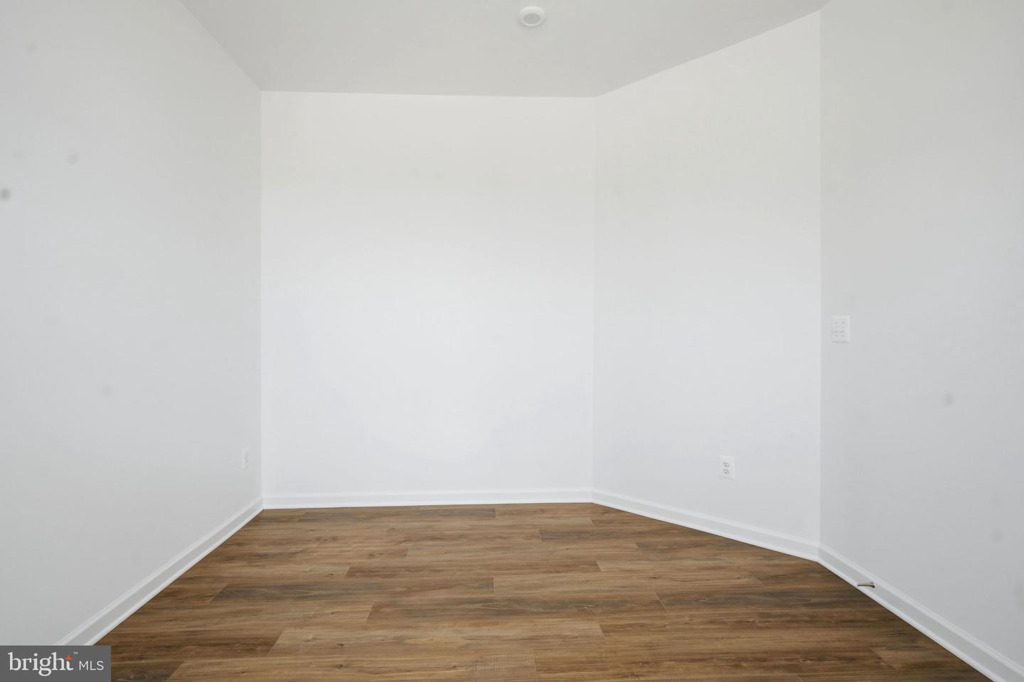 689 Lord Fairfax St Property Photo 18
