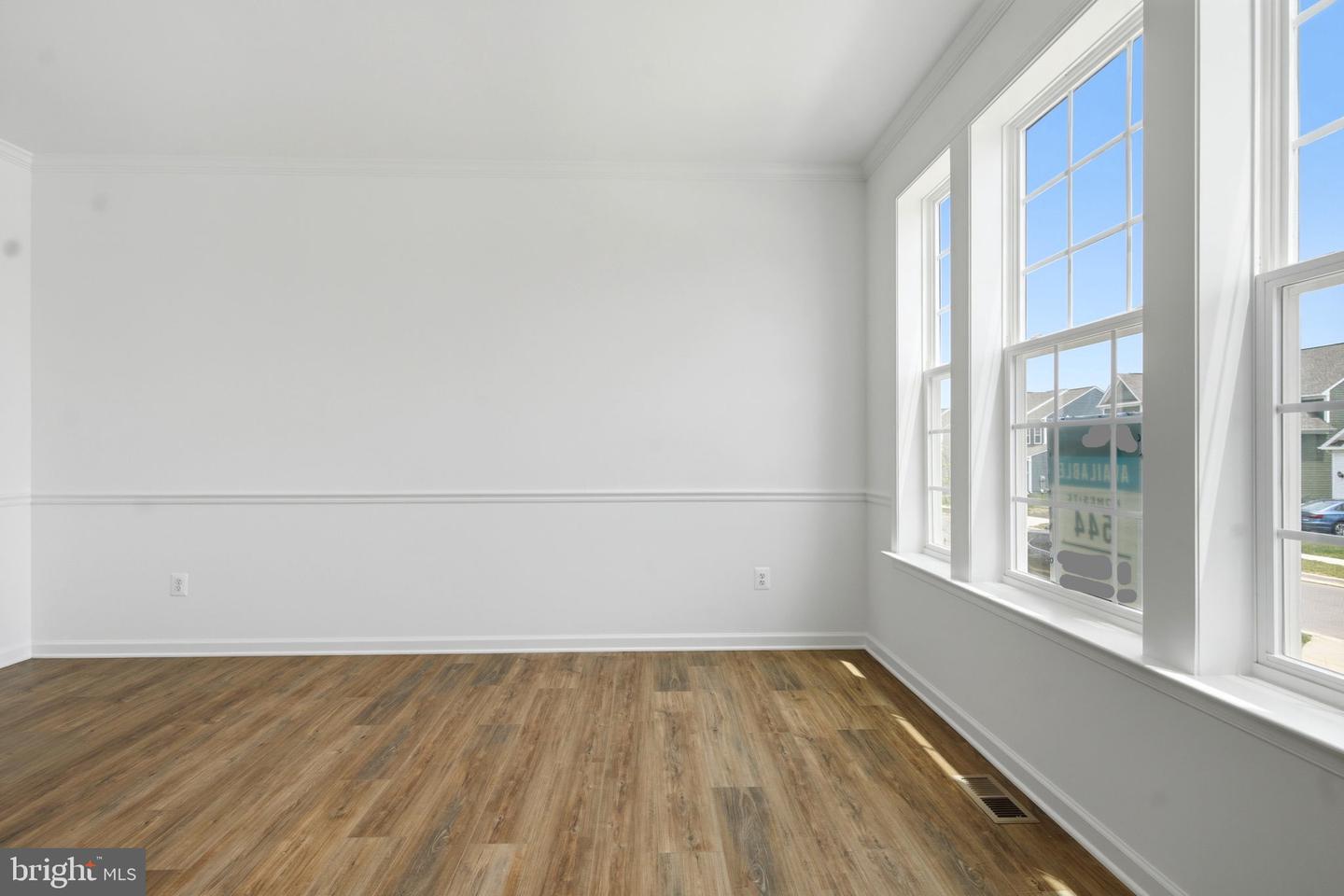 689 Lord Fairfax St Property Photo 19