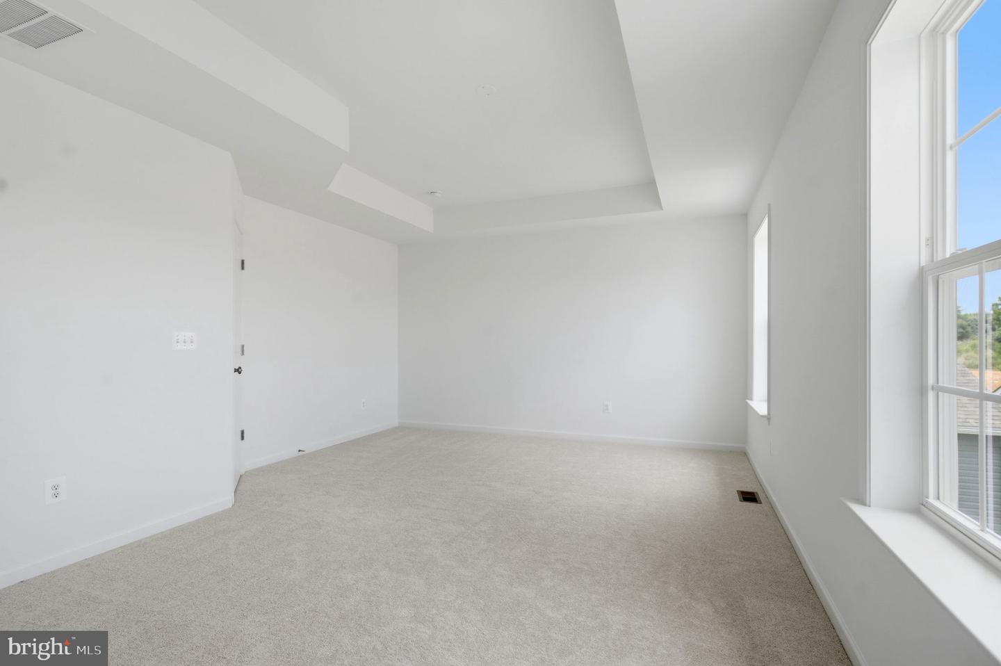 689 Lord Fairfax St Property Photo 21