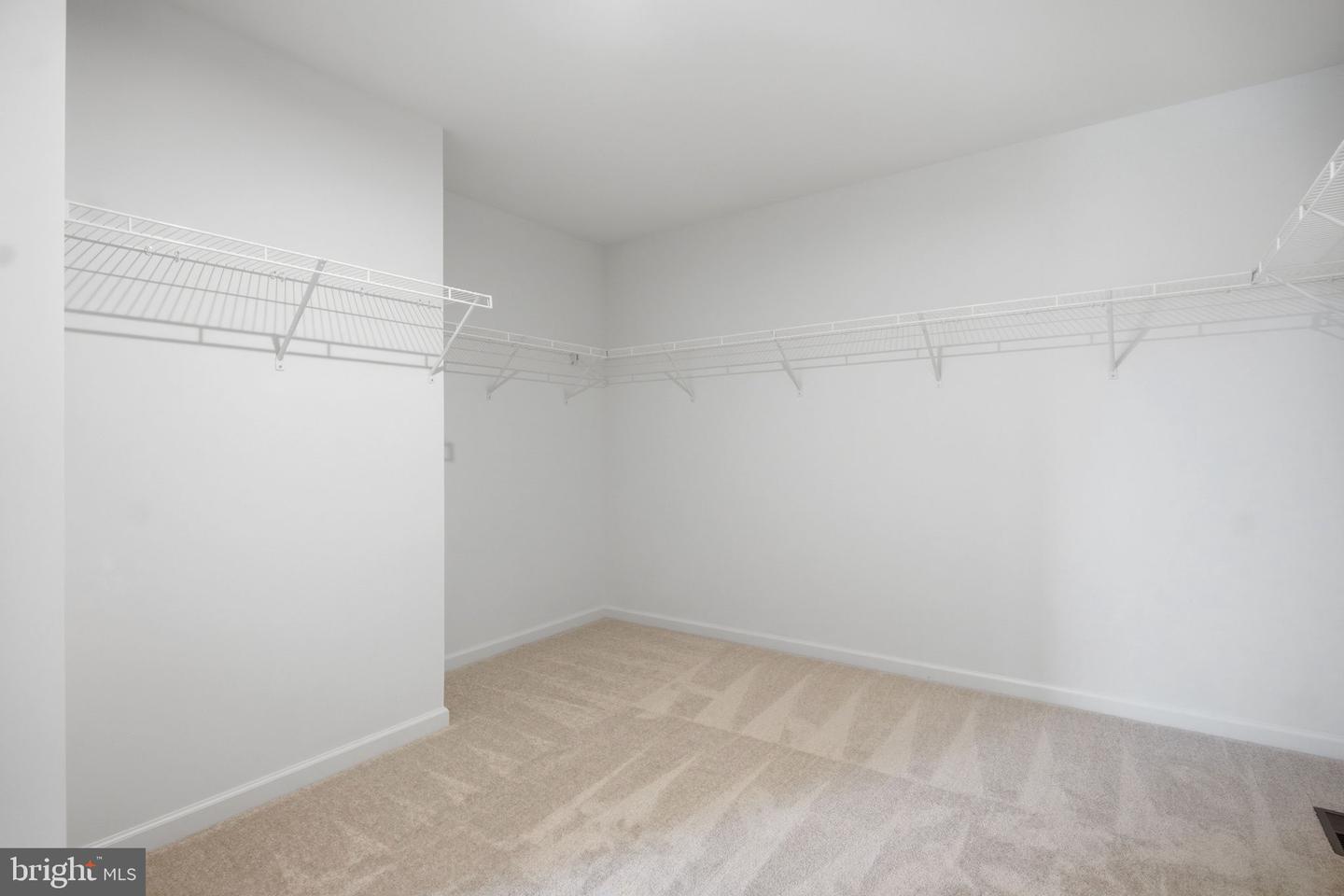 689 Lord Fairfax St Property Photo 25