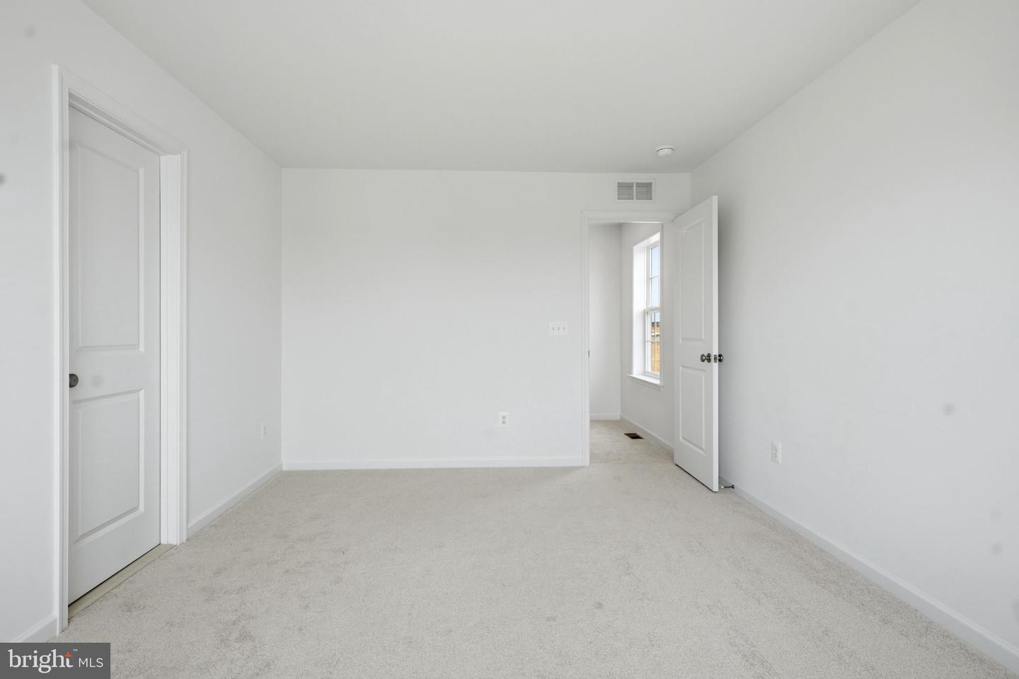 689 Lord Fairfax St Property Photo 27