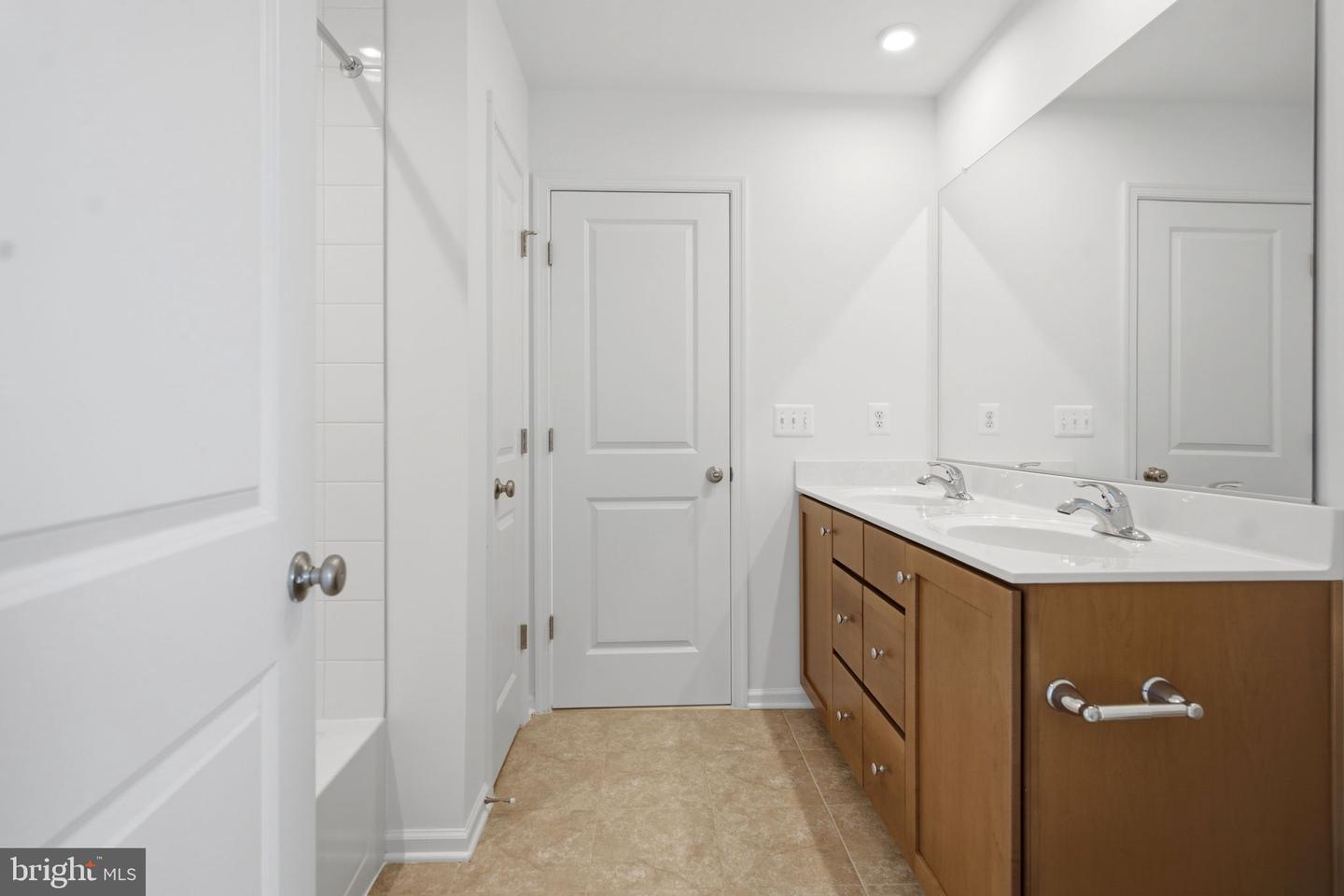 689 Lord Fairfax St Property Photo 31