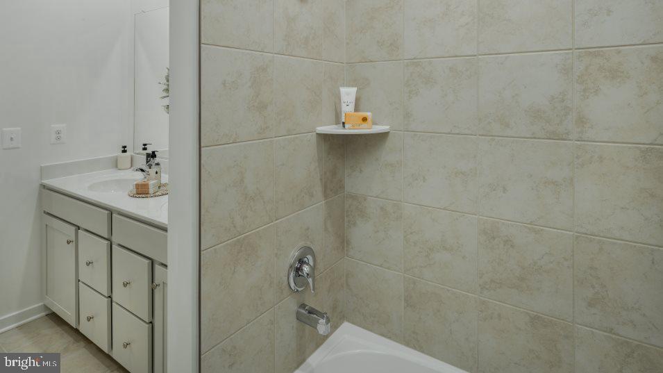 35 Whispering Brook Ln #hs 495 Property Photo 29