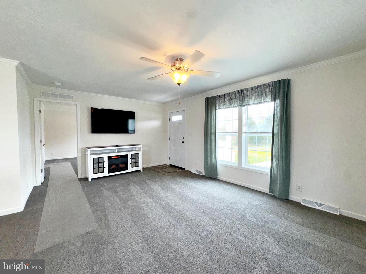 35 Fox Chase Ct Property Photo 3