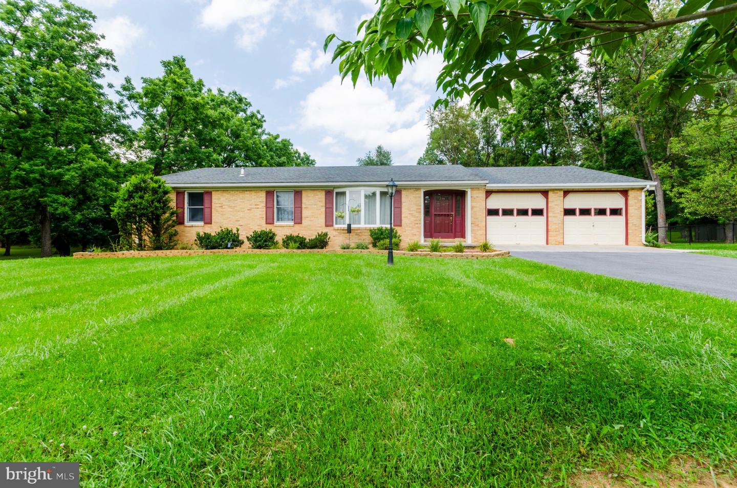 887 Woodbury Dr Property Photo 17