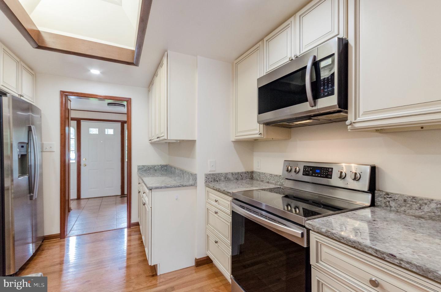 887 Woodbury Dr Property Photo 27