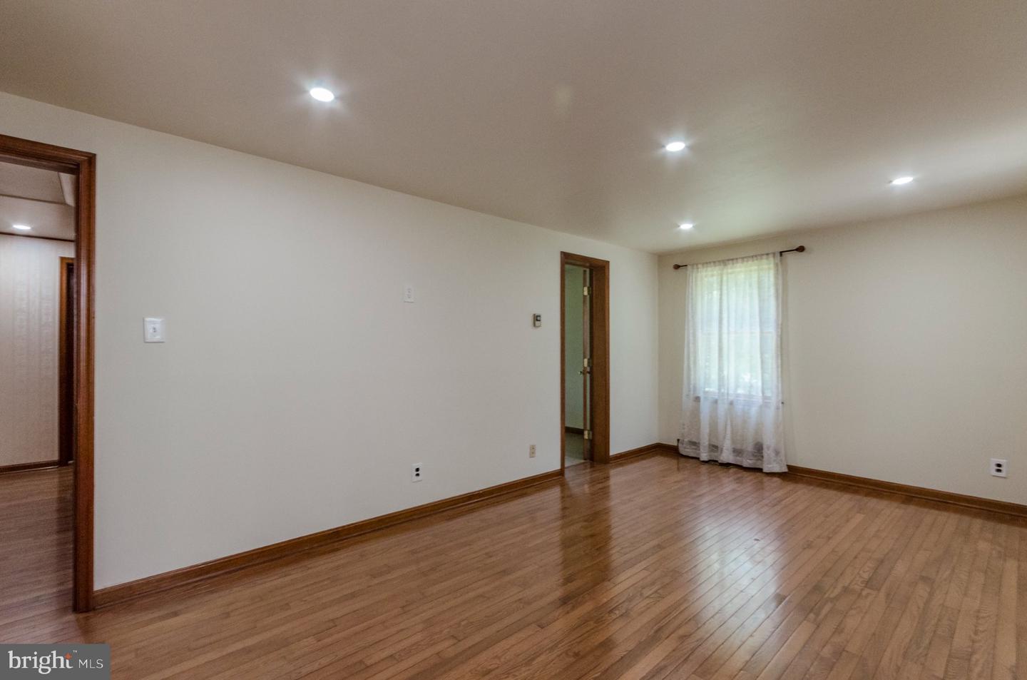 887 Woodbury Dr Property Photo 42