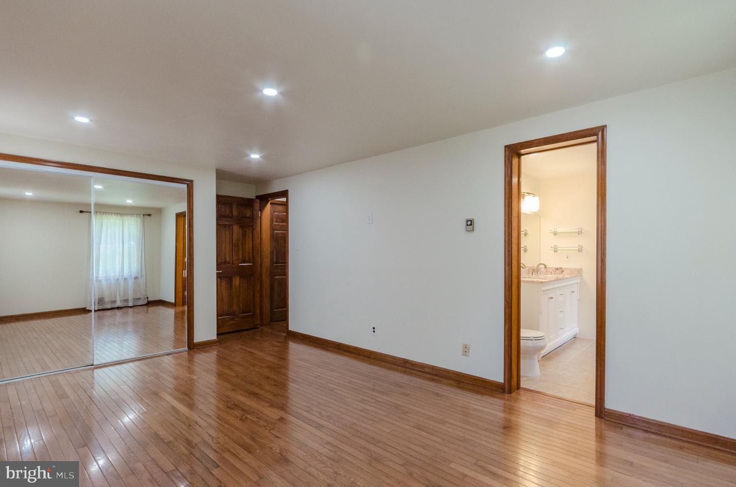 887 Woodbury Dr Property Photo 44