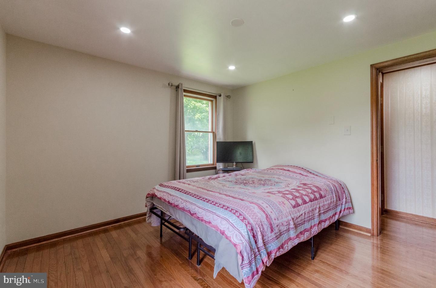 887 Woodbury Dr Property Photo 48