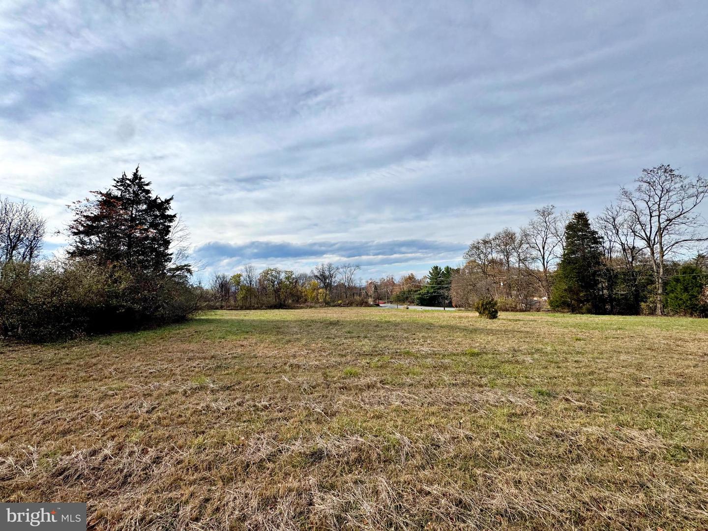 7174 Martinsburg Pike Property Photo 4