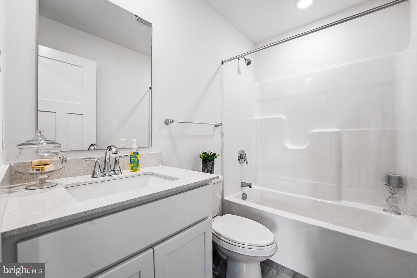 10 Thorton Ave Property Photo 16