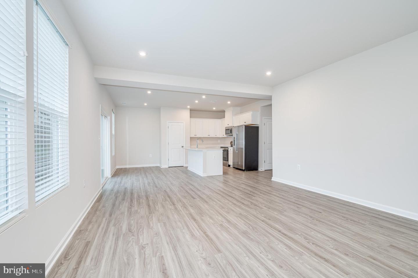 191 National St Property Photo 32