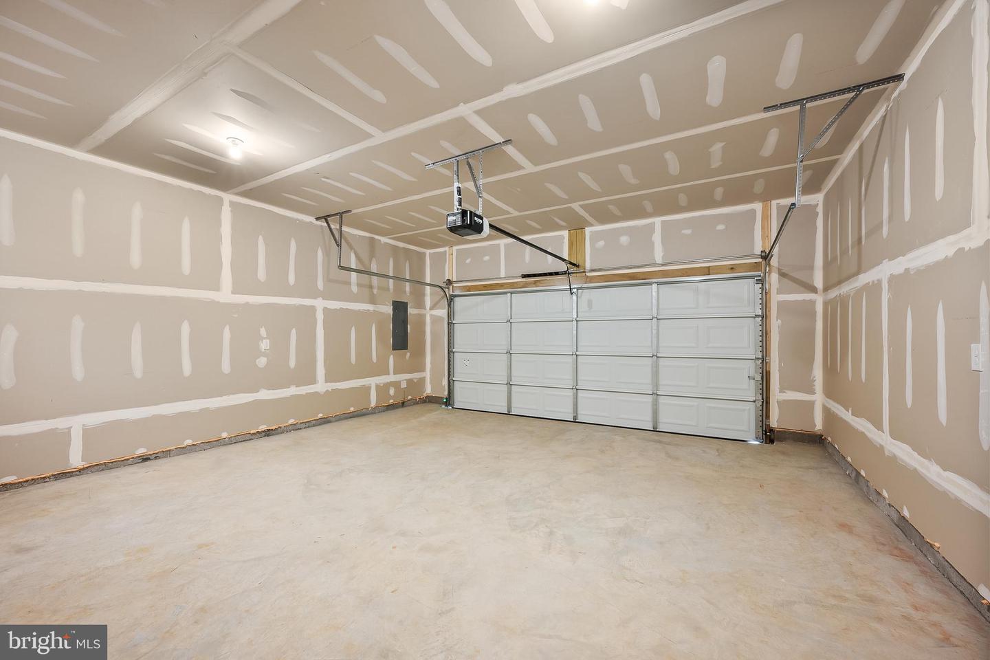 211 Eclipse St Property Photo 4