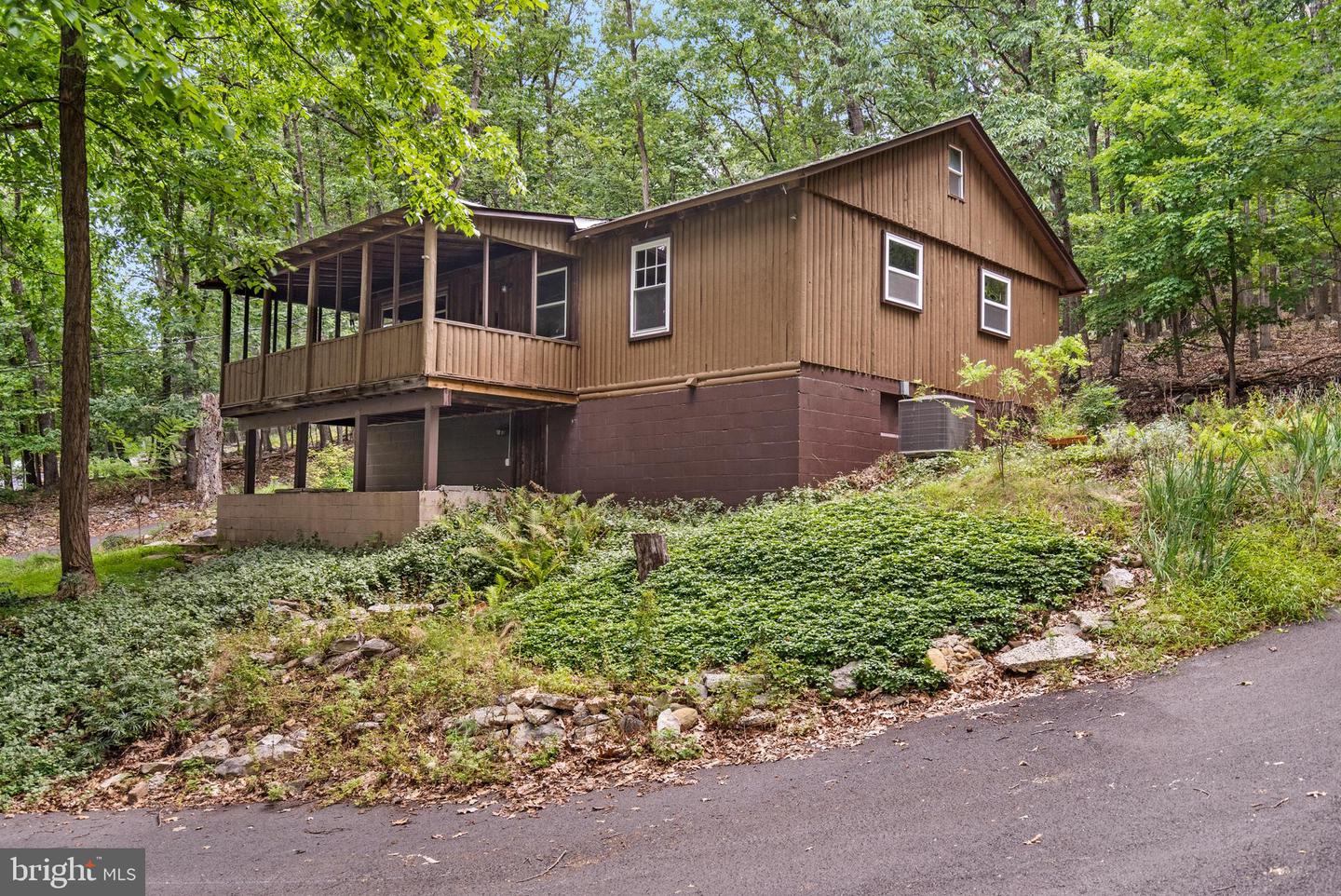 964 Valley View Rd Property Photo 1